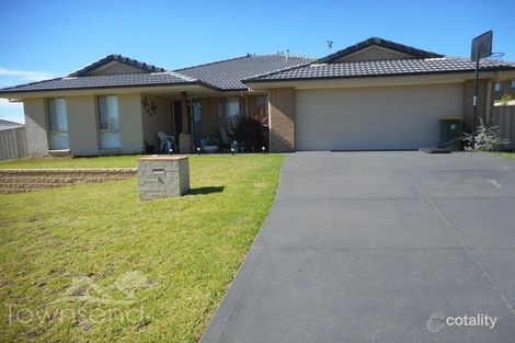 8 Lovejoy Ave, Blayney, NSW 2799