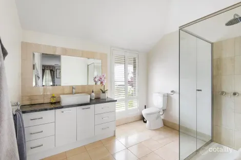 Property photo of 2/79 Glen Iris Road Glen Iris VIC 3146