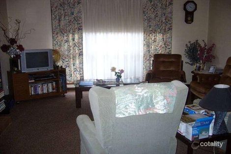 Property photo of 2 Grieve Place Moora WA 6510