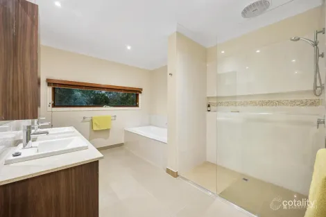 Property photo of 30 Naughton Grove Blackburn VIC 3130