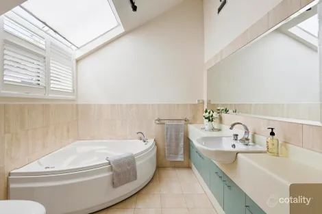 Property photo of 2/79 Glen Iris Road Glen Iris VIC 3146