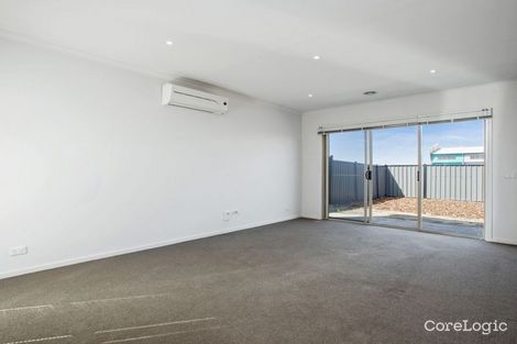 Property photo of 16 Derham Drive Point Cook VIC 3030