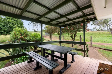 Property photo of 203 Collingwood Road Hampton QLD 4352