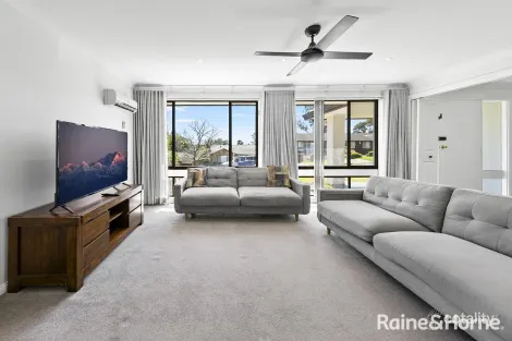 Property photo of 17 Athel Tree Crescent Bradbury NSW 2560