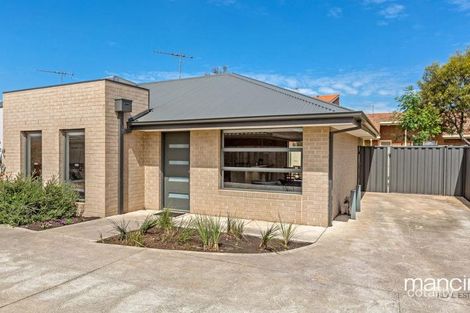 Property photo of 2/25 Deutgam Street Werribee VIC 3030