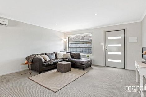 Property photo of 2/25 Deutgam Street Werribee VIC 3030