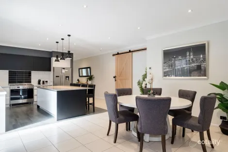 Property photo of 10 Earlston Place Craigieburn VIC 3064
