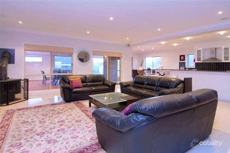 Property photo of 92 Royal Crescent Hillside VIC 3037