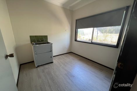 33 Brisbane Water Dr, Point Clare, NSW 2250