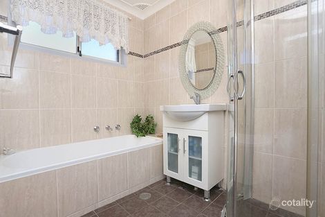 Property photo of 16 Malvern Close St Johns Park NSW 2176