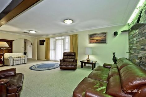 Property photo of 7 Lynden Grove Mount Waverley VIC 3149