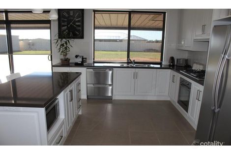 Property photo of 20 Casuarina Drive Risdon Park South SA 5540