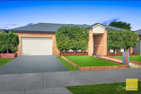 9 Heysen Pkwy, Caroline Springs, VIC 3023