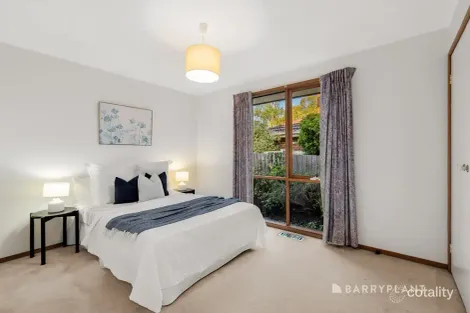 Property photo of 4 Avonmore Close Mill Park VIC 3082