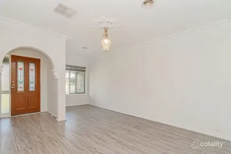 Property photo of 2 Pinnock Avenue Roxburgh Park VIC 3064