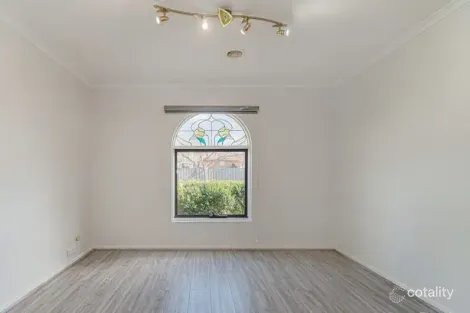 Property photo of 2 Pinnock Avenue Roxburgh Park VIC 3064
