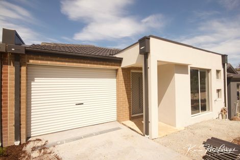 8 Coach Cct, Pakenham, VIC 3810