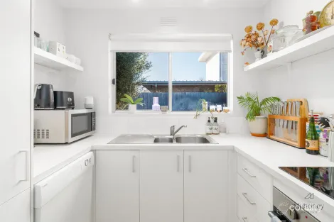 Property photo of 2/16 Callistemon Court Ocean Grove VIC 3226