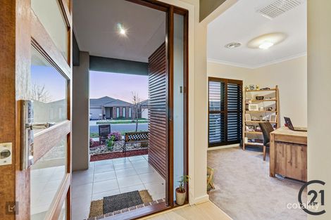 Property photo of 25 Elmsford Crescent Cranbourne West VIC 3977