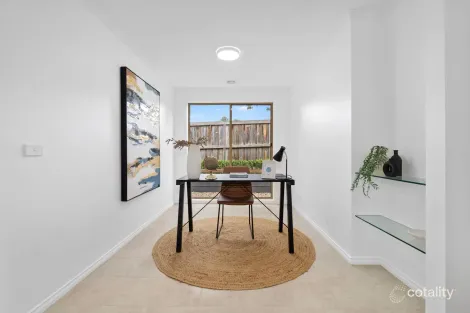 Property photo of 4 Tipperary Circuit Pakenham VIC 3810