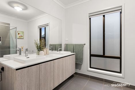 Property photo of 39 Murrindal Street Werribee VIC 3030