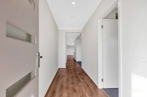 Property photo of 8 Flow Way Armstrong Creek VIC 3217