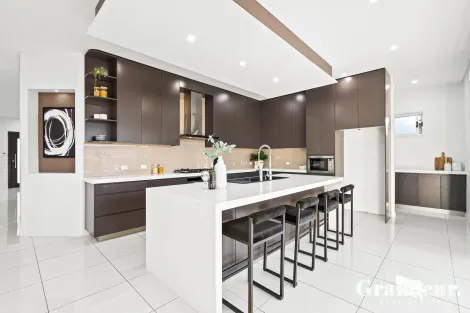 Property photo of 33 Jenkinson Drive Elizabeth Hills NSW 2171