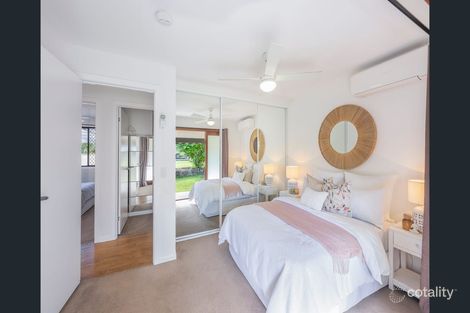 Property photo of 2 Redleaf Street Mansfield QLD 4122