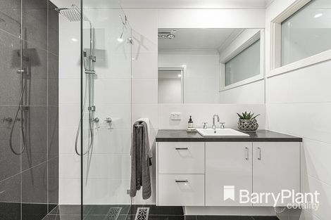 Property photo of 16 Rolloway Rise Chirnside Park VIC 3116