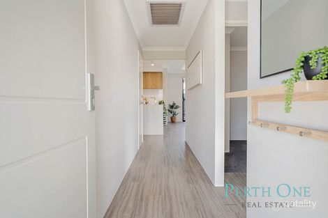 Property photo of 21 Aventurine Road Treeby WA 6164