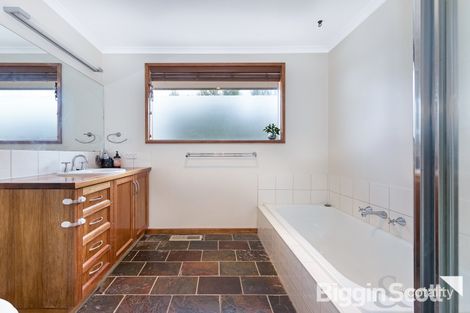 Property photo of 10 Bellvue Court Noble Park North VIC 3174