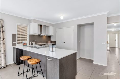 Property photo of 6 Stringybark Close Manor Lakes VIC 3024