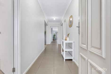 Property photo of 6 Stringybark Close Manor Lakes VIC 3024