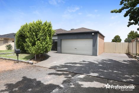 10 Carlyon Cl, Melton West, VIC 3337