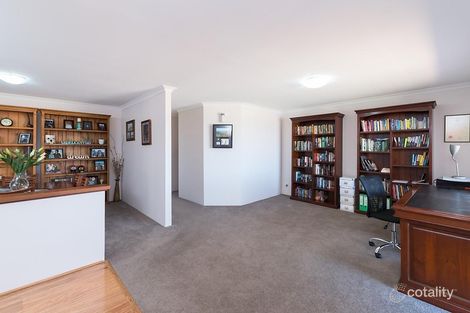Property photo of 11 Whitepeak Place Padbury WA 6025