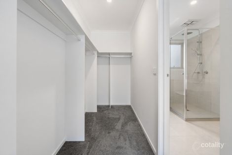 Property photo of 36 Wimbledon Boulevard Strathtulloh VIC 3338