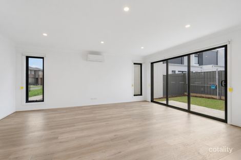 Property photo of 36 Wimbledon Boulevard Strathtulloh VIC 3338