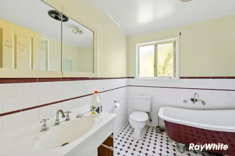 Property photo of 16 Karoola Crescent Surfside NSW 2536