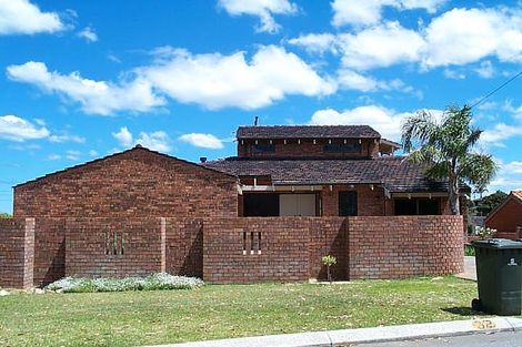 Property photo of 32 Beckington Way Karrinyup WA 6018