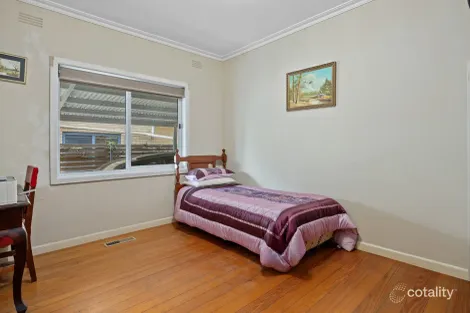 Property photo of 8 Swalling Crescent Kennington VIC 3550
