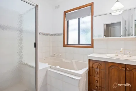 Property photo of 8 Swalling Crescent Kennington VIC 3550