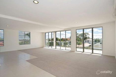 Property photo of 9/8-10 Victor Avenue Paradise Point QLD 4216