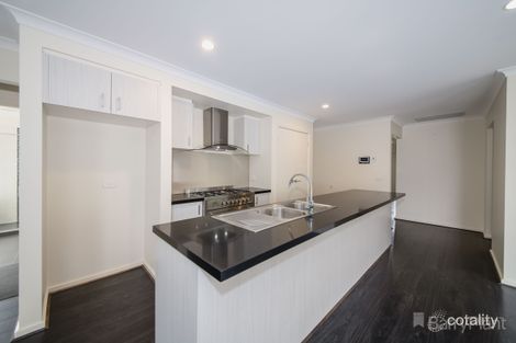 Property photo of 48 Avisha Way Narre Warren VIC 3805