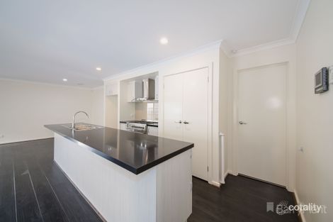 Property photo of 48 Avisha Way Narre Warren VIC 3805