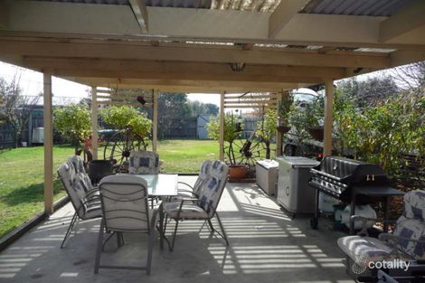 Property photo of 10 Harnham Drive Bairnsdale VIC 3875