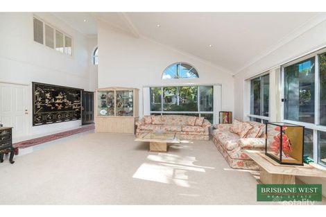 Property photo of 33 Ngeringa Crescent Chapel Hill QLD 4069