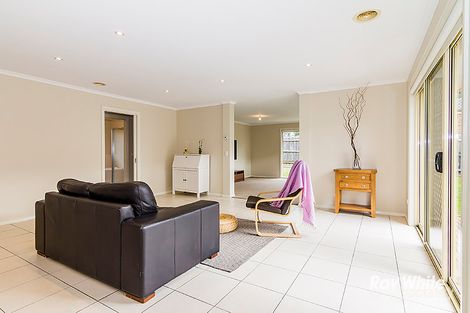 Property photo of 5 Blainroe Crescent Cranbourne VIC 3977