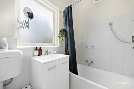 Property photo of 1/2 Bendigo Avenue Elwood VIC 3184