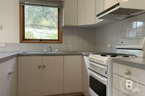 Property photo of 2/28 Hewitt Avenue Kennington VIC 3550