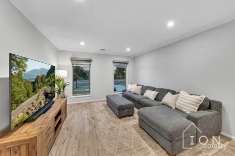 Property photo of 46 Quarters Boulevard Cranbourne West VIC 3977